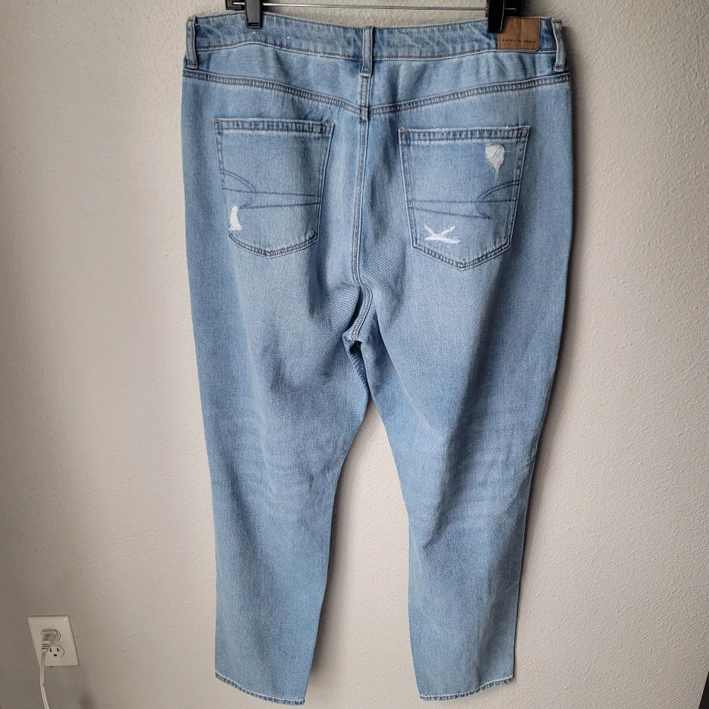 American Eagle Light Wash Tapered Leg Mom Jean 20 Long Color Cool Classic
